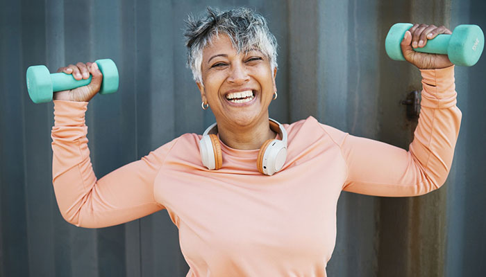 Senior woman lifting small hand weights.